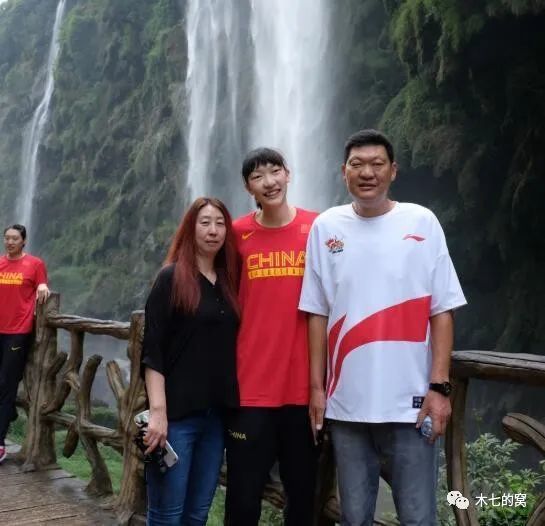 沙拉维和克里斯坦特均代表罗马首发，而这也是两人代表罗马参加的第250场比赛，在罗马队内仅次于队长佩莱格里尼（252场）。